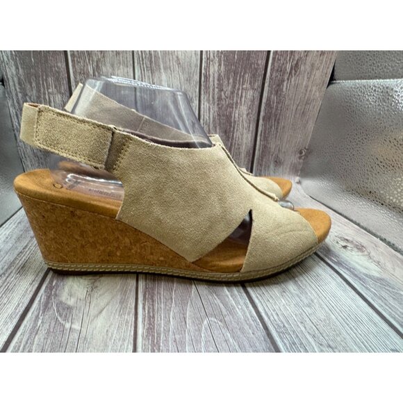 Clarks Collection Women's Beige Suede Ankle Strap Open Toe Wedge Sandal 11M M - Picture 1 of 10